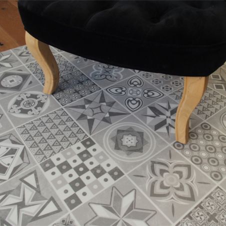 Sol Vinyle/PVC - Lame clipsable - carreaux de ciment blanc et gris LISBONNE - Decotile par Kalinafloor Sol Vinyle/PVC - Lame clipsable - carreaux de ciment blanc et gris LISBONNE - Decotile par Kalinafloor