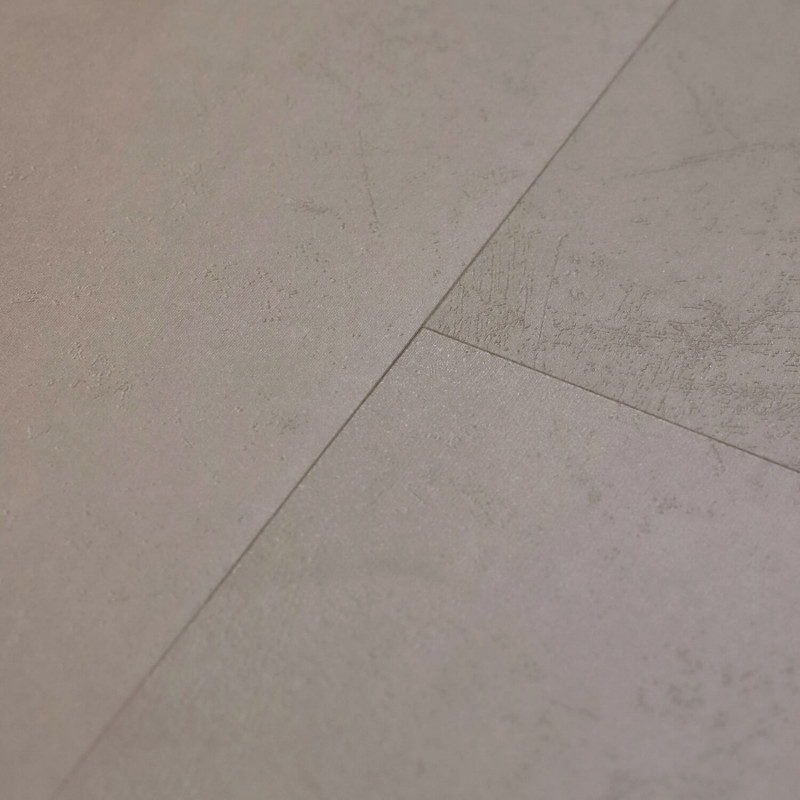 Sol Vinyle/PVC - Dalle clipsable - Béton gris taupe minéral AMBIENT RIGID CLICK MINIMAL TAUPE - Livyn par Quick Step