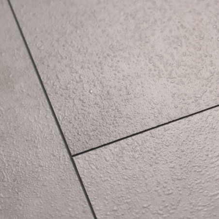 Sol Vinyle/PVC - Dalle clipsable - Carrelage gris clair, effet béton ELBA - Aquablue par Sol Color Sol Vinyle/PVC - Dalle clipsable - Carrelage gris clair, effet béton ELBA - Aquablue par Sol Color