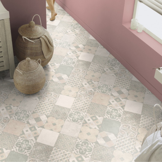 Sol Vinyle/PVC - 4m - carreaux de ciment rose poudré et gris ZARAGOZA TILE POWDER - Iconik Life par Tarkett