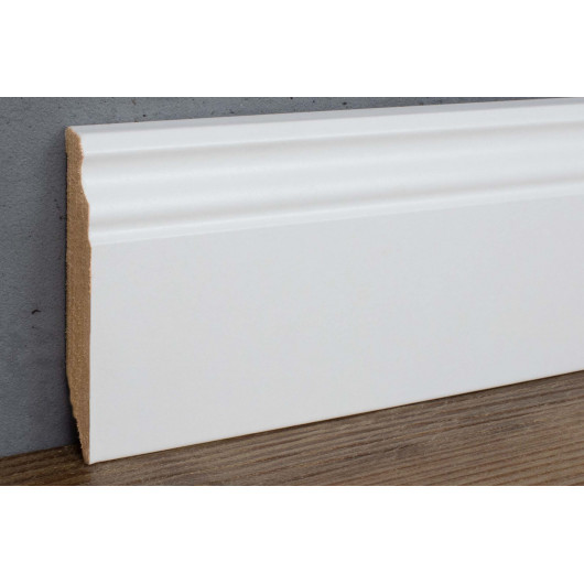 Plinthe blanche moulure à...