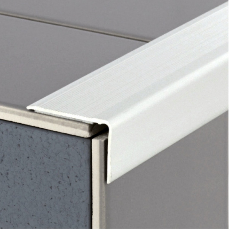 Nez de marche adhésif - 110cm x 36mm x 24mm - Alu naturel strié TECNIS par Dinac