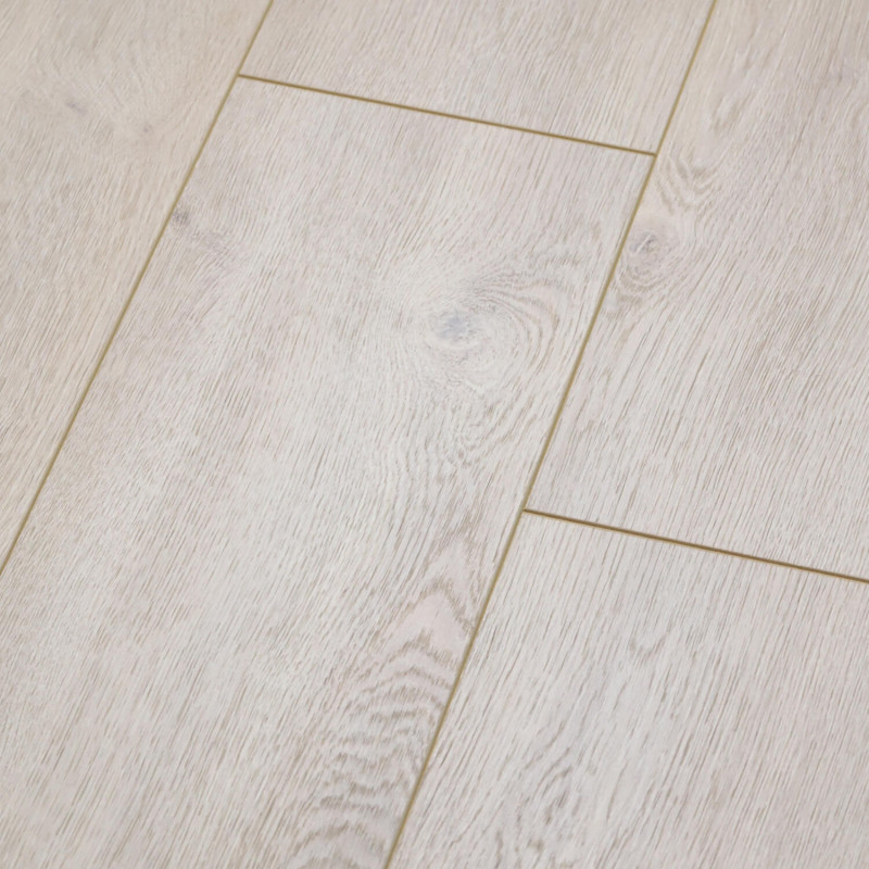 Sol Stratifié - CHENE GARDA 653 - Tradition par Balterio