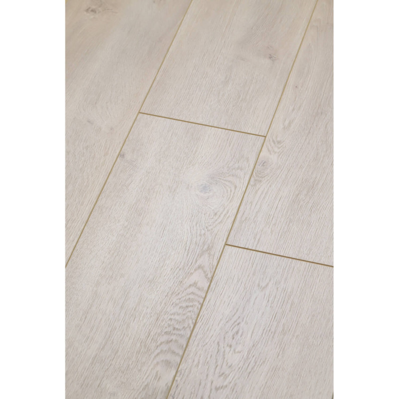 Sol Stratifié - CHENE GARDA 653 - Tradition par Balterio