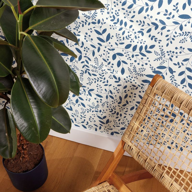 Papier peint vinyle sur intissé floral bleu indigoSYMPATHY - Green Life 2 par Caselio - 105340634