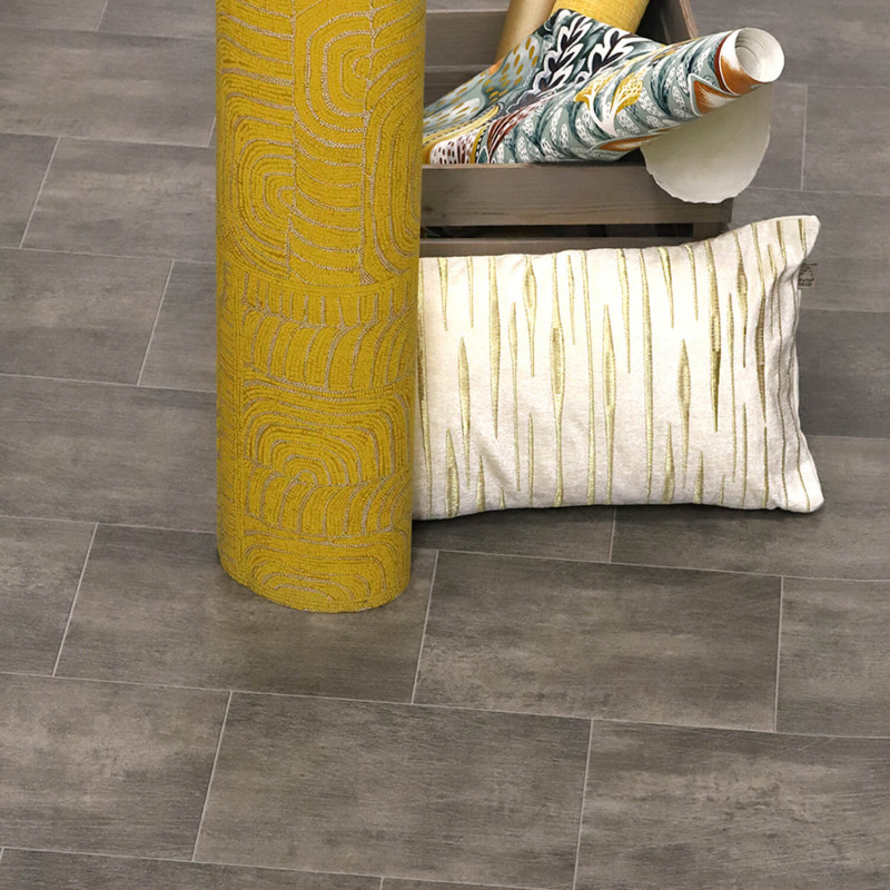 Sol Vinyle/PVC - 4m - carrelage marron et reflets gris métallisé BRIGHTON 594 Prestige Texmark par IVC