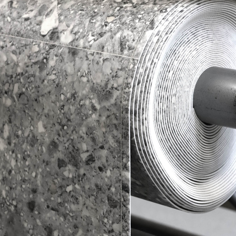 Sol Vinyle/PVC - 4m - carrelage terrazzo et gris moucheté CALICHE 594 Essential Vigan par IVC