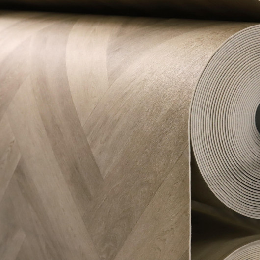 Sol Vinyle/PVC - 4m - parquet chevron chêne clair PATAGONIA 563 - Superior Solitex par IVC