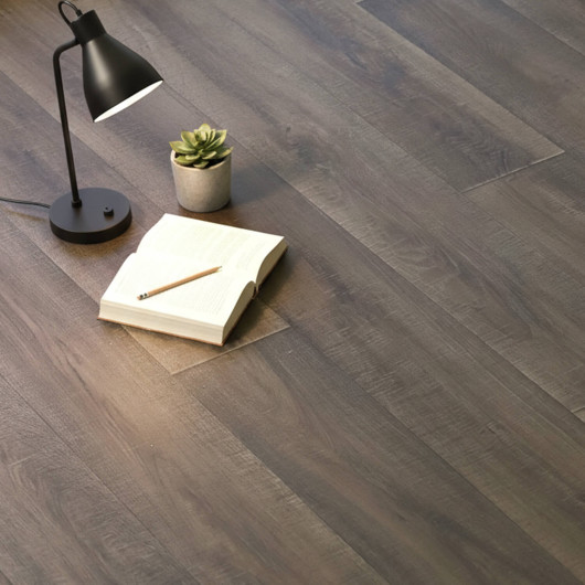 Sol Vinyle/PVC - 2m - parquet chêne foncé CARTIER 549 - Essential Bingo par IVC