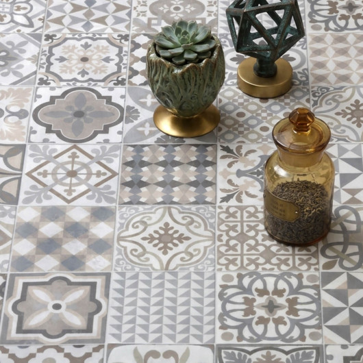 Sol Vinyle/PVC - 4m - carreaux de ciment beige, gris et fond  blanc grisé CARCASSONNE 529M - Optima Phonitec par Beauflor
