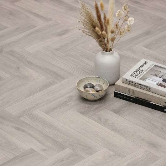 Sol Vinyle/PVC - 4m - parquet chevron chêne gris GIULIANO 582 - Superior Comfitex par IVC