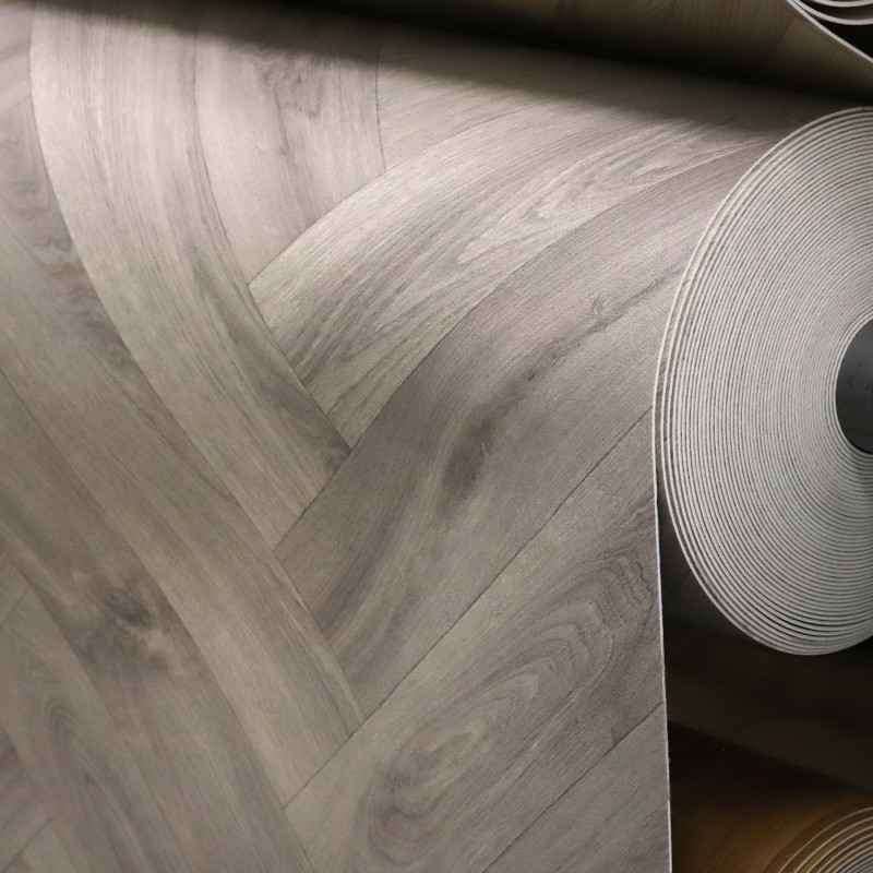 Sol Vinyle/PVC - 4m - parquet chevron chêne gris GIULIANO 582 - Superior Comfitex par IVC