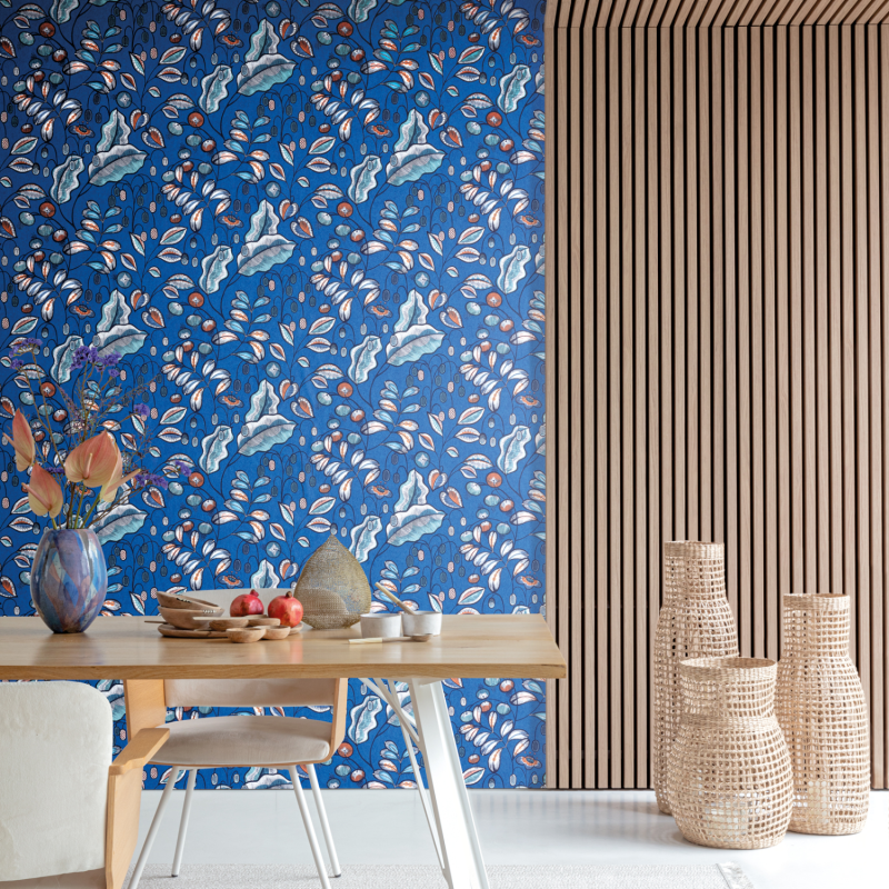 Papier peint intissé floral bleu majorelle et terracotta BAHIA STRELITZIA - bahia par Masureel - HIA004